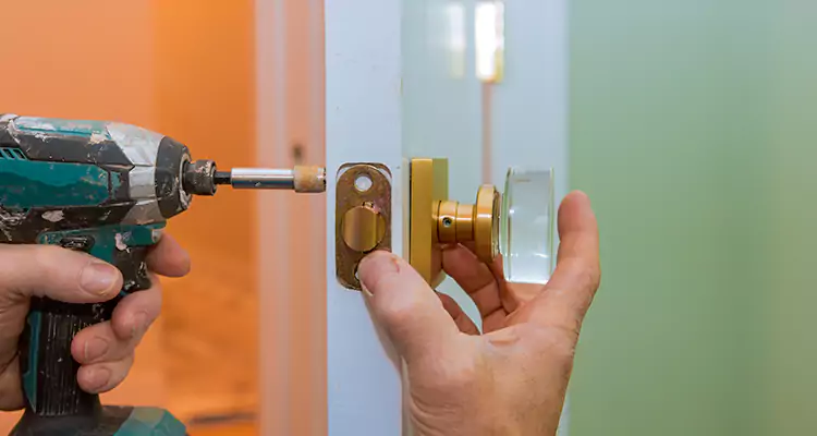 Broken Door Knob Fix in Saratoga, CA